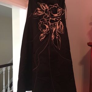 White House back market satin embroidered cocktail